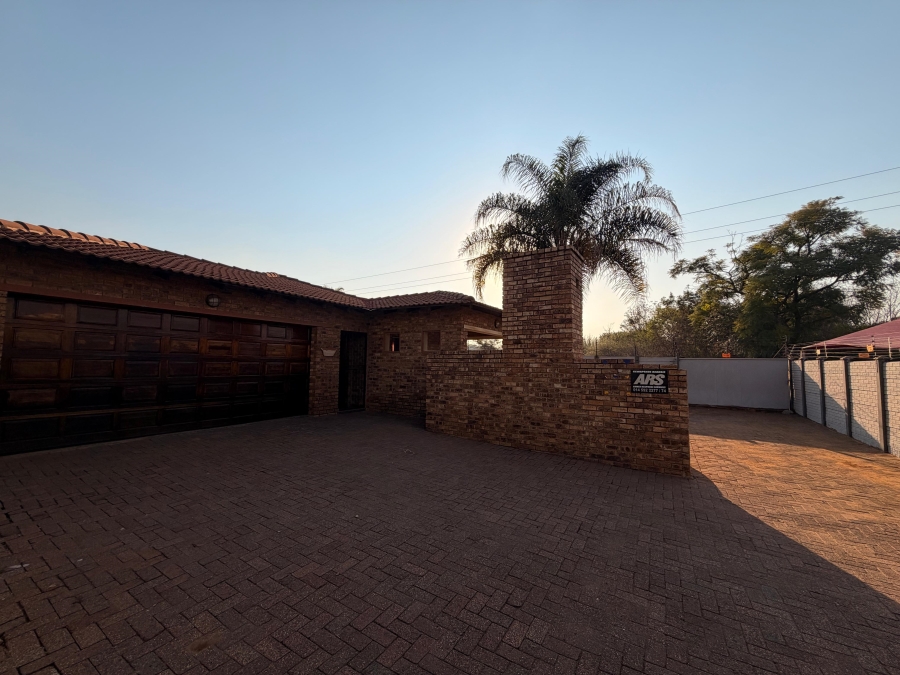 3 Bedroom Property for Sale in Waterval East North West